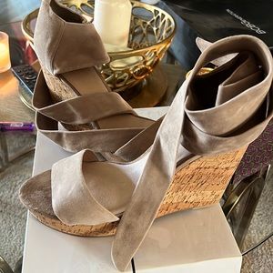 Brand new never worn very comfortable and stylish wedgies ties around the ankle